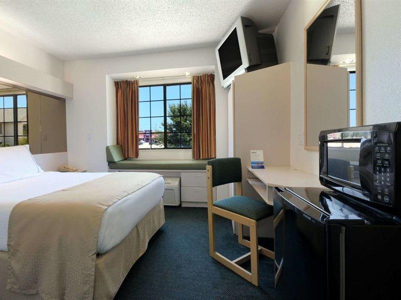 Travelodge By Wyndham Arlington/Dallas Area Zewnętrze zdjęcie