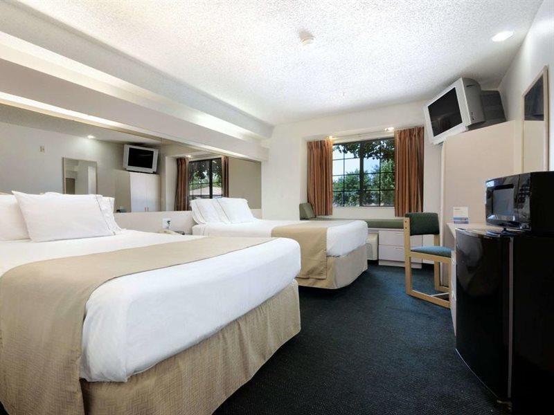 Travelodge By Wyndham Arlington/Dallas Area Zewnętrze zdjęcie