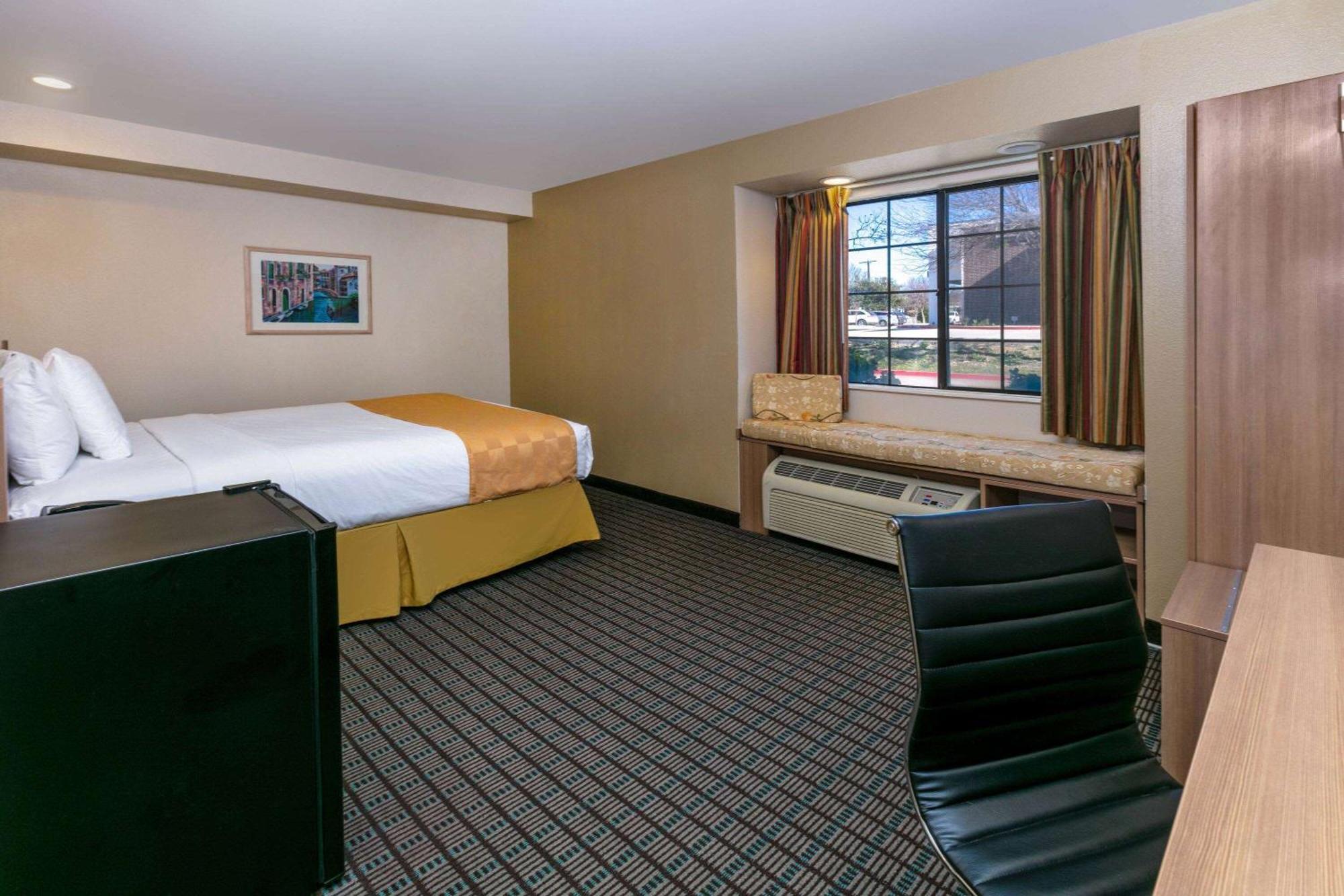 Travelodge By Wyndham Arlington/Dallas Area Zewnętrze zdjęcie