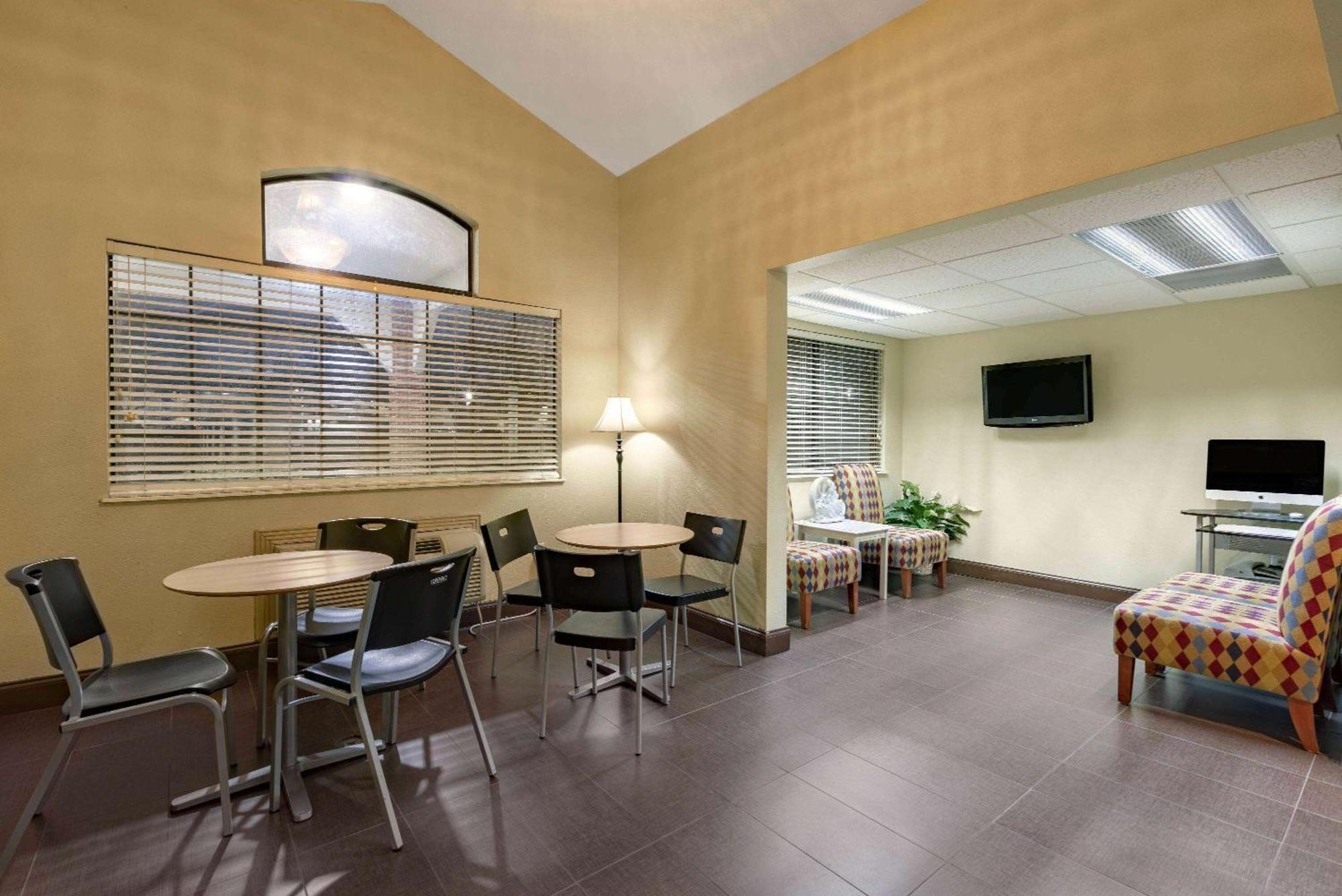 Travelodge By Wyndham Arlington/Dallas Area Zewnętrze zdjęcie