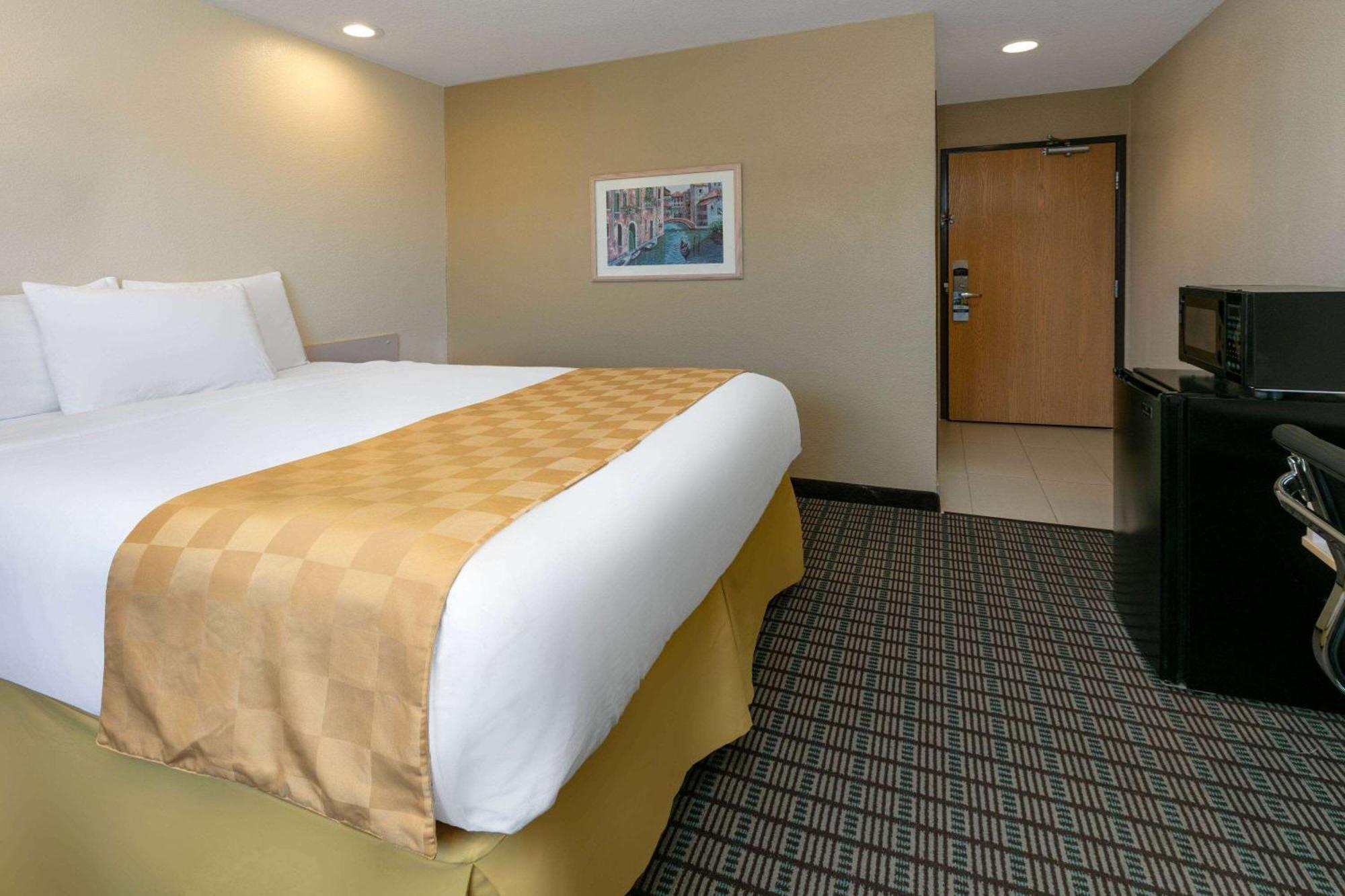 Travelodge By Wyndham Arlington/Dallas Area Zewnętrze zdjęcie