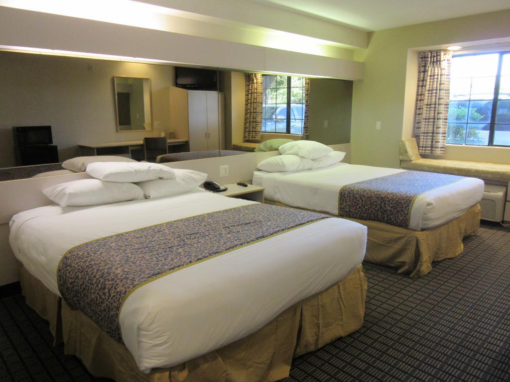 Travelodge By Wyndham Arlington/Dallas Area Zewnętrze zdjęcie