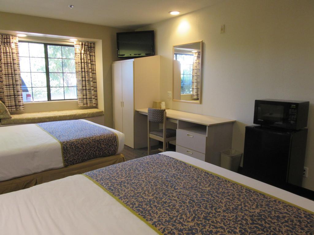 Travelodge By Wyndham Arlington/Dallas Area Zewnętrze zdjęcie