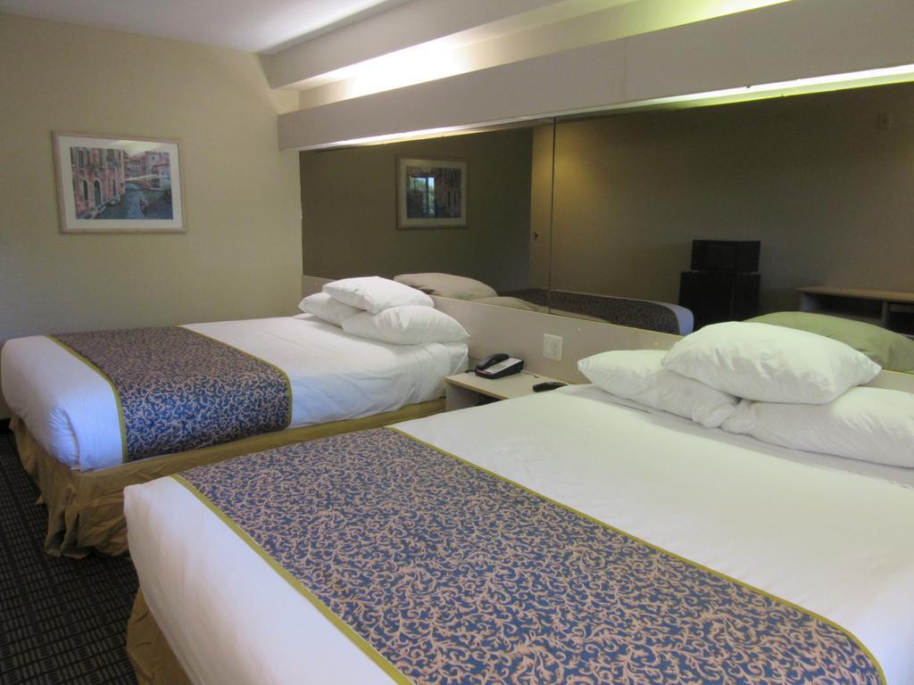 Travelodge By Wyndham Arlington/Dallas Area Zewnętrze zdjęcie