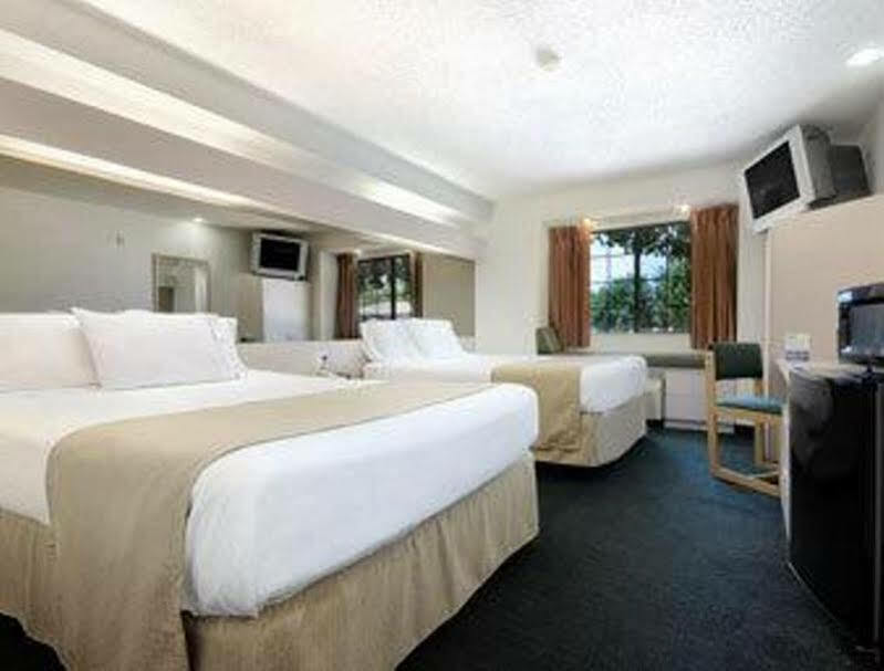 Travelodge By Wyndham Arlington/Dallas Area Zewnętrze zdjęcie